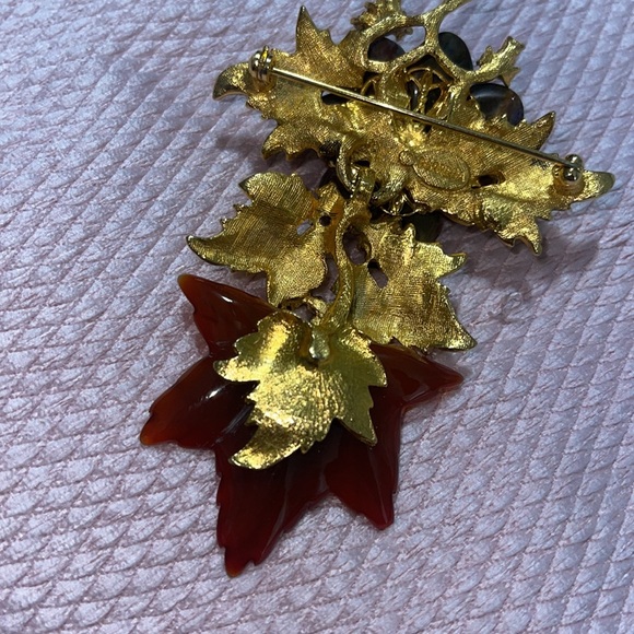 Beautiful Antique Barrera broach with flower and leaves - Picture 3 of 3